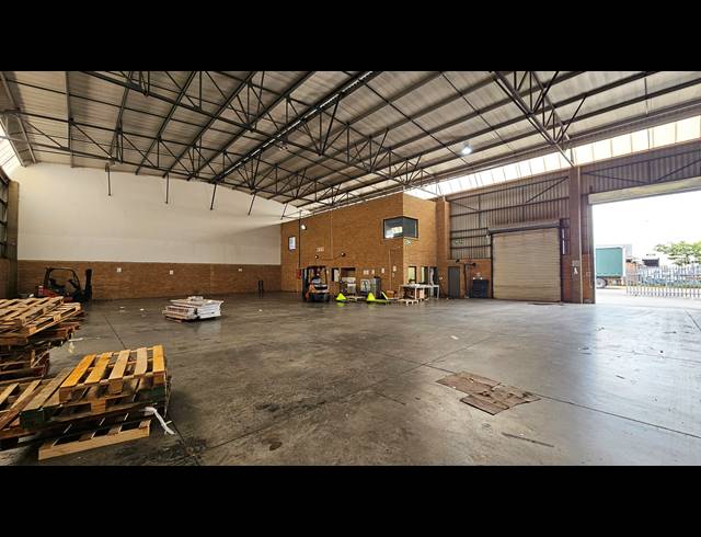 872M² WAREHOUSE TO LET IN JET PARK